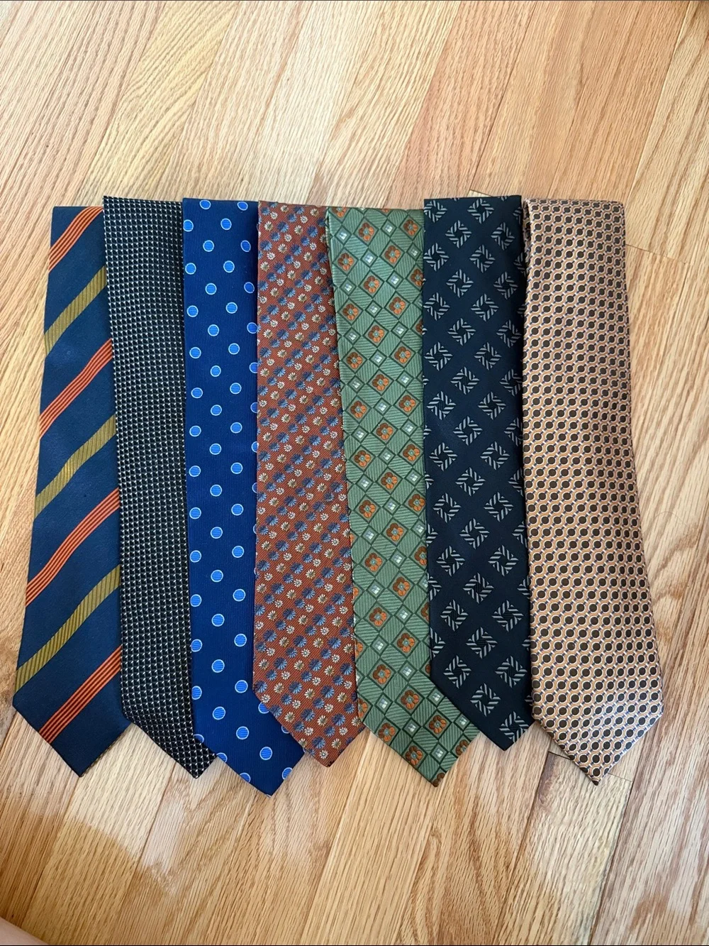7 Classic Men's Necktie Set - Assorted Patterns in Blue, Green, Brown, Black
